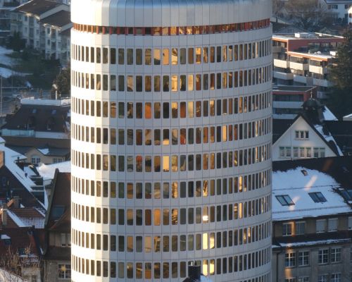 Silberturm mit Pfarrhaus von oben.JPG